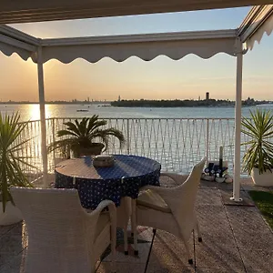 Oasis Golden Lagoon Chalet
