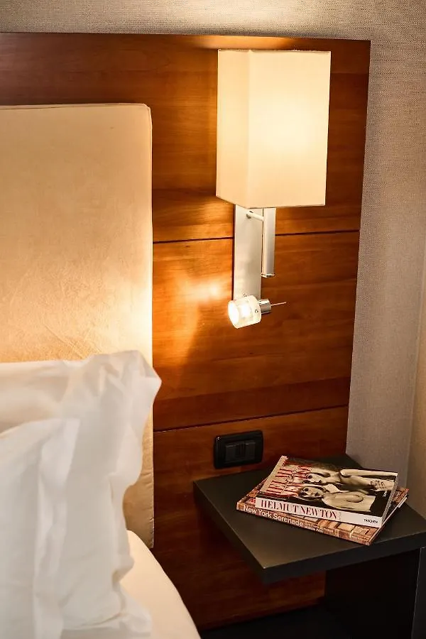 Hotel Da Βίντσι 4*,