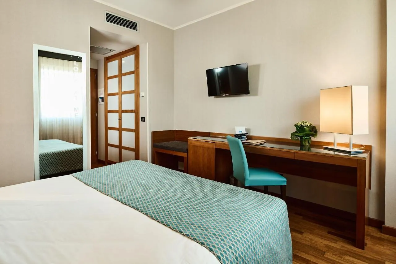 Hotel Da Βίντσι 4*,