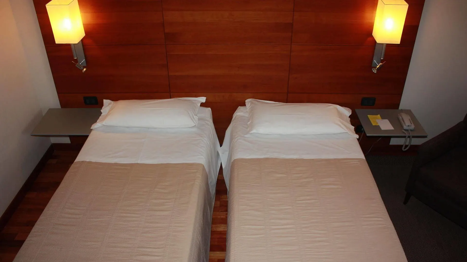 Hotel Da Βίντσι 4*,  Ιταλία